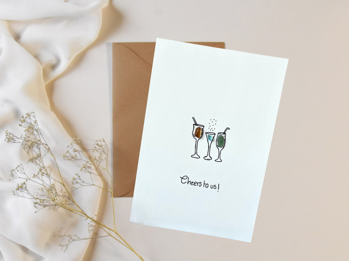 "¡Salud por nosotros!" - Tarjeta de felicitación hecha a mano con cristal de mar
